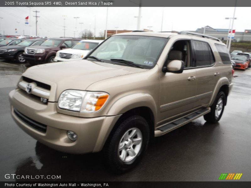 Front 3/4 View of 2005 Sequoia SR5 4WD