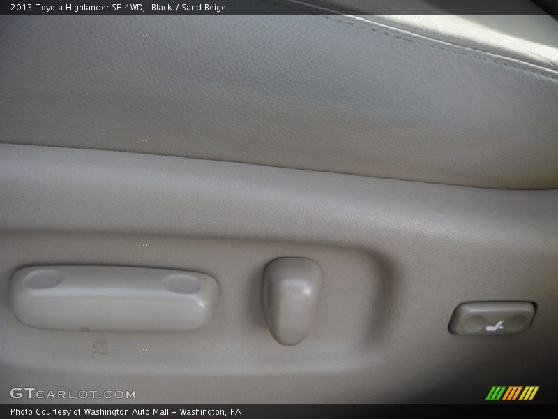 Black / Sand Beige 2013 Toyota Highlander SE 4WD
