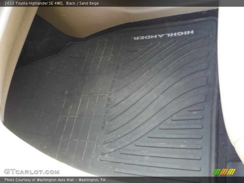 Black / Sand Beige 2013 Toyota Highlander SE 4WD