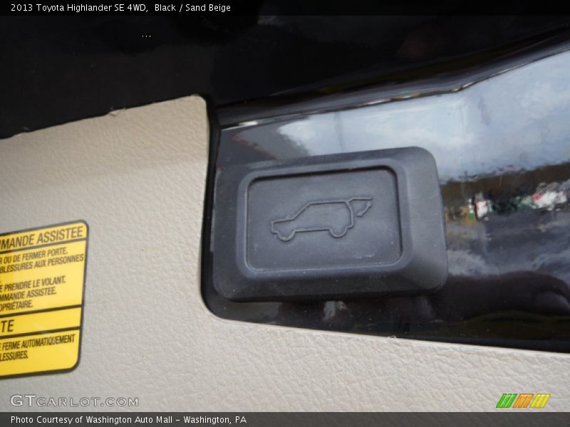 Black / Sand Beige 2013 Toyota Highlander SE 4WD