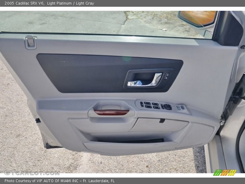 Light Platinum / Light Gray 2005 Cadillac SRX V6