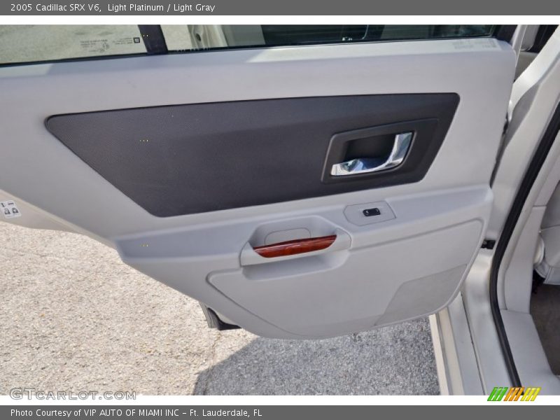 Light Platinum / Light Gray 2005 Cadillac SRX V6