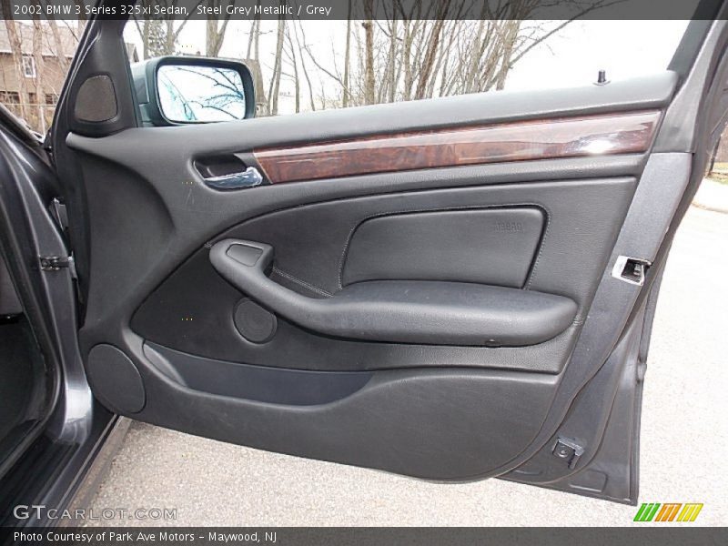 Door Panel of 2002 3 Series 325xi Sedan