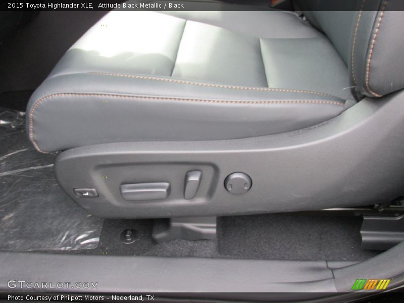 Attitude Black Metallic / Black 2015 Toyota Highlander XLE
