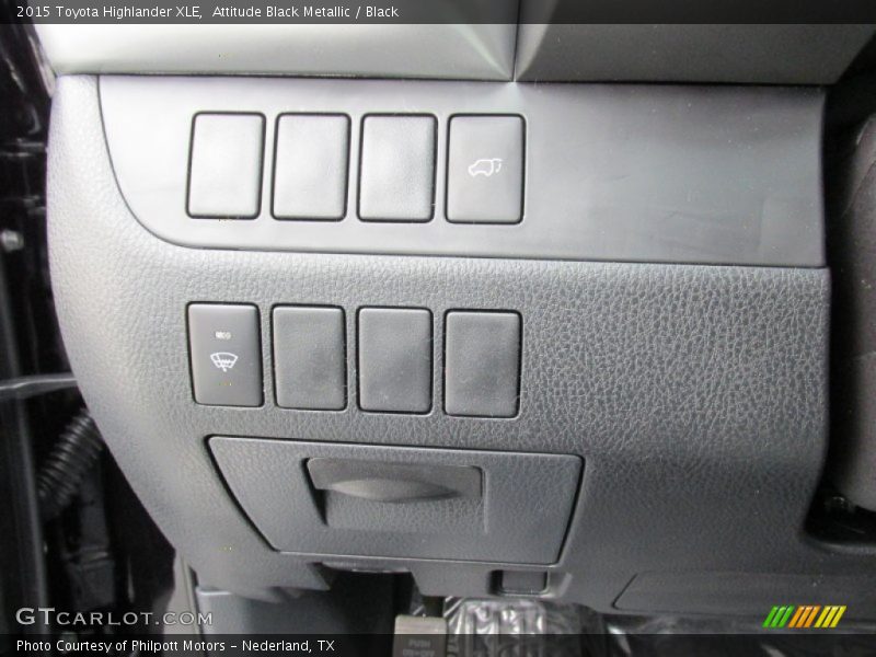 Attitude Black Metallic / Black 2015 Toyota Highlander XLE
