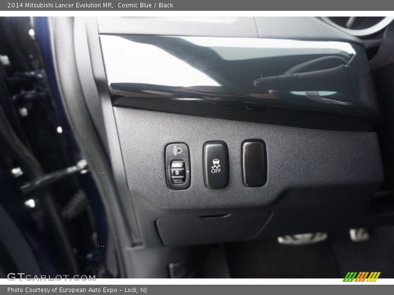 Cosmic Blue / Black 2014 Mitsubishi Lancer Evolution MR