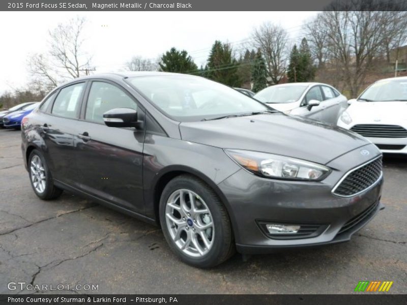 Magnetic Metallic / Charcoal Black 2015 Ford Focus SE Sedan