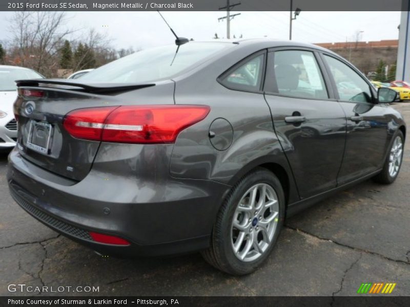 Magnetic Metallic / Charcoal Black 2015 Ford Focus SE Sedan