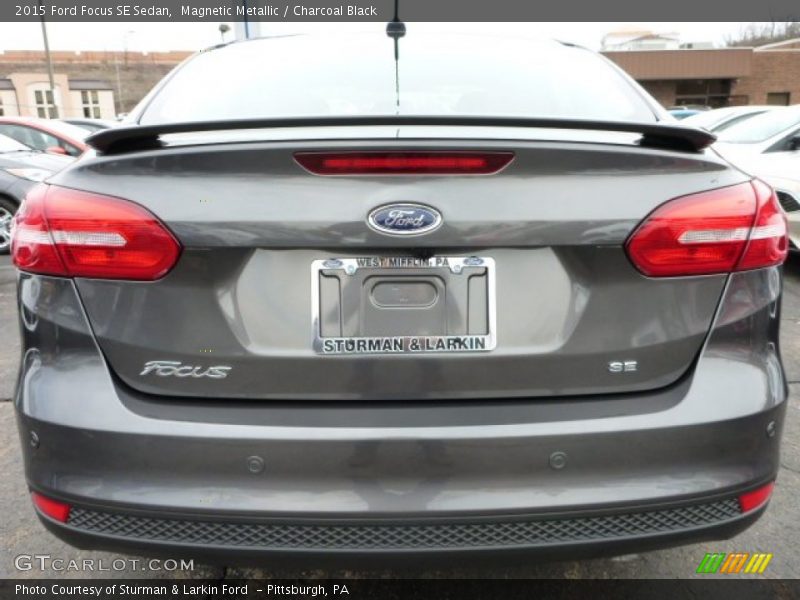 Magnetic Metallic / Charcoal Black 2015 Ford Focus SE Sedan