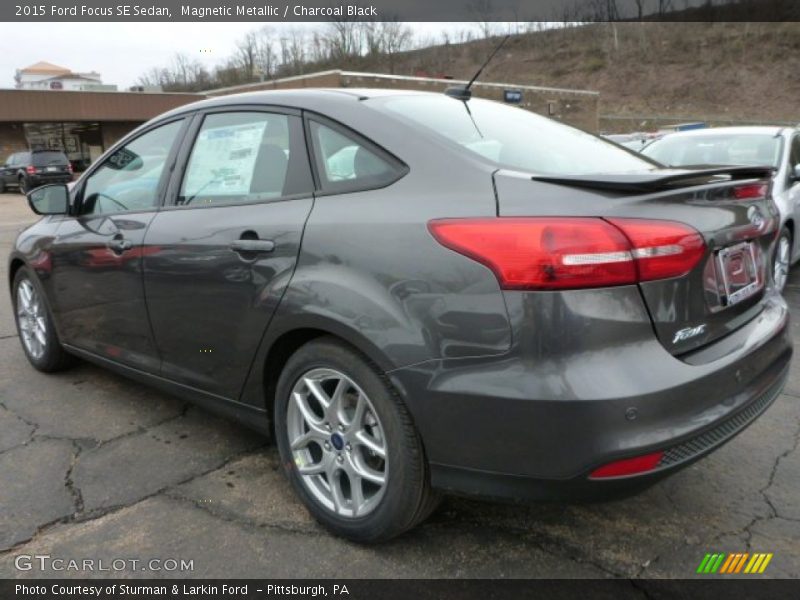 Magnetic Metallic / Charcoal Black 2015 Ford Focus SE Sedan