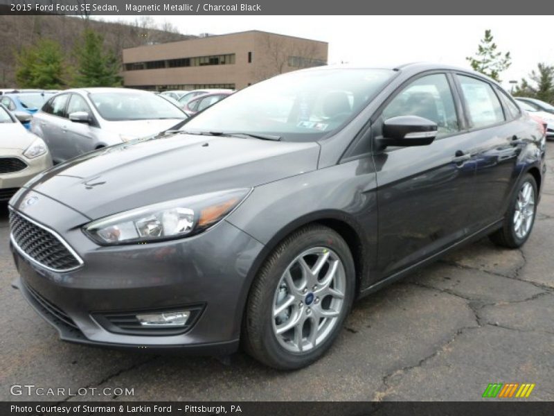 Magnetic Metallic / Charcoal Black 2015 Ford Focus SE Sedan
