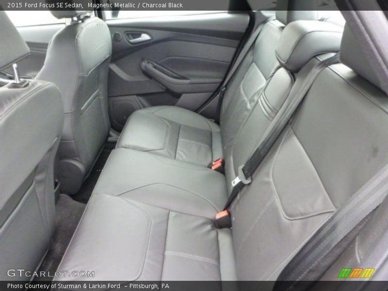Magnetic Metallic / Charcoal Black 2015 Ford Focus SE Sedan