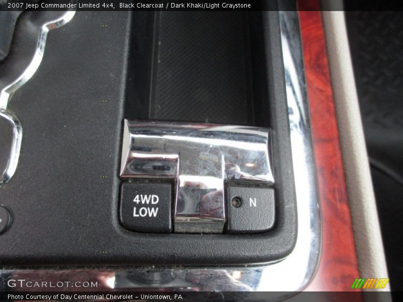 Black Clearcoat / Dark Khaki/Light Graystone 2007 Jeep Commander Limited 4x4