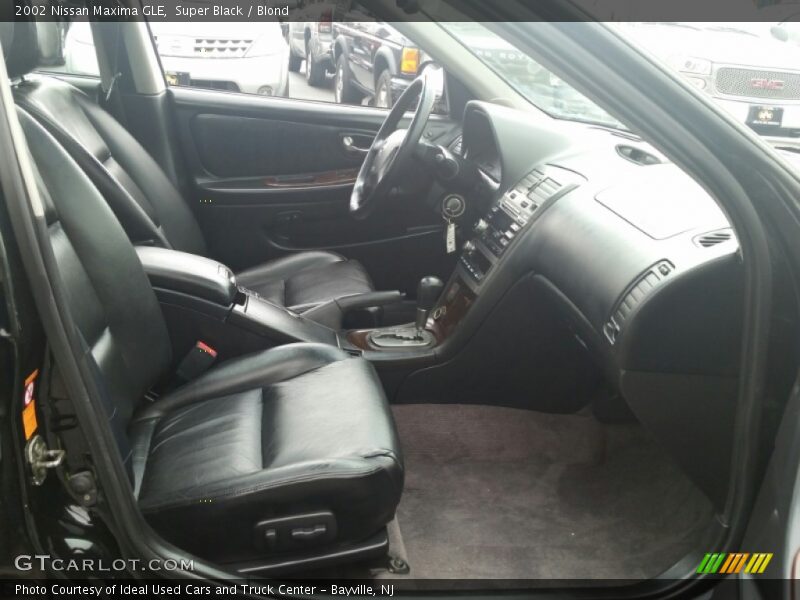 Super Black / Blond 2002 Nissan Maxima GLE