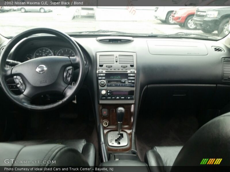 Super Black / Blond 2002 Nissan Maxima GLE