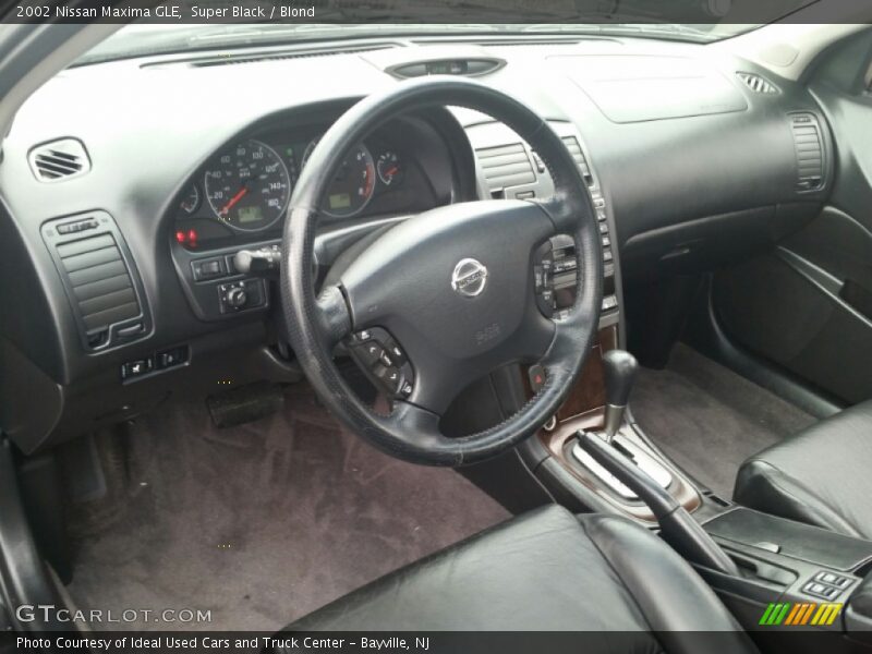 Super Black / Blond 2002 Nissan Maxima GLE