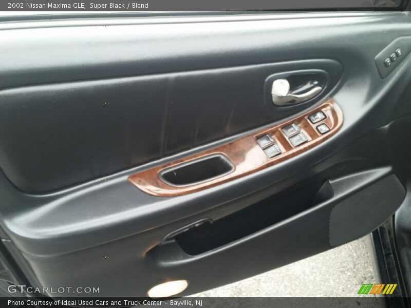 Super Black / Blond 2002 Nissan Maxima GLE