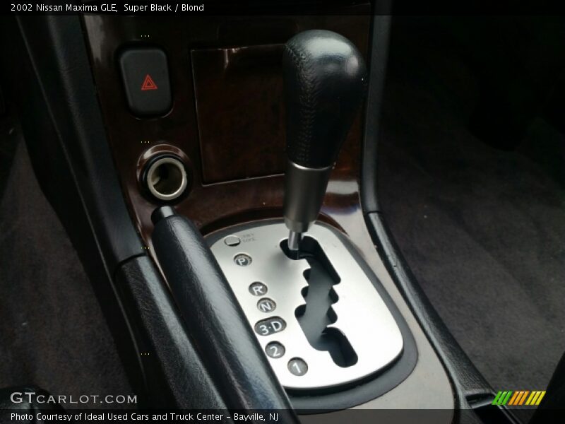 Super Black / Blond 2002 Nissan Maxima GLE