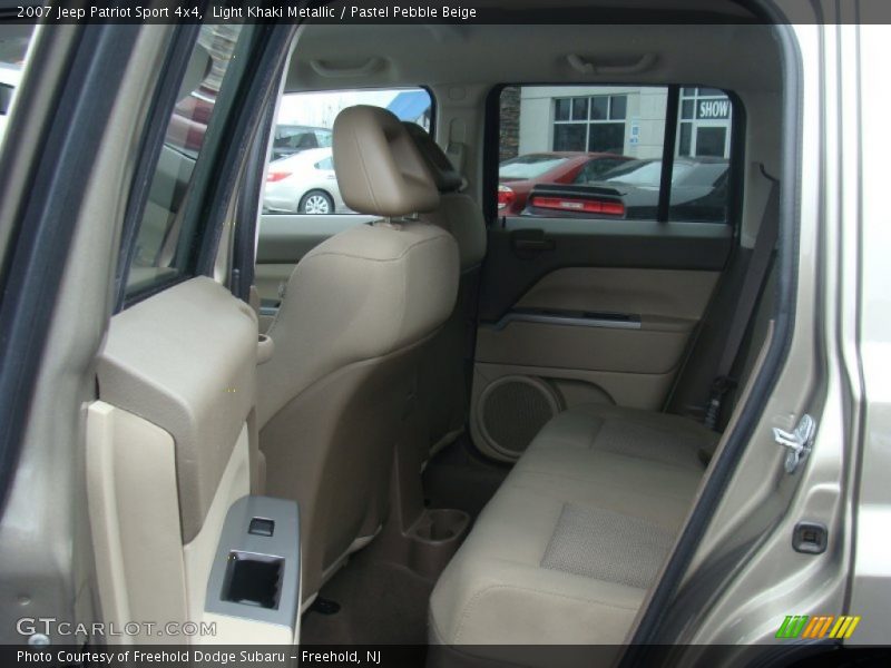 Light Khaki Metallic / Pastel Pebble Beige 2007 Jeep Patriot Sport 4x4