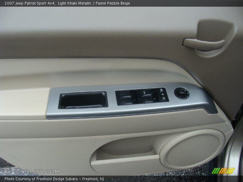 Light Khaki Metallic / Pastel Pebble Beige 2007 Jeep Patriot Sport 4x4