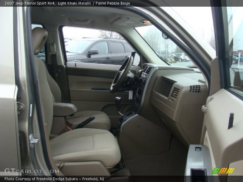 Light Khaki Metallic / Pastel Pebble Beige 2007 Jeep Patriot Sport 4x4