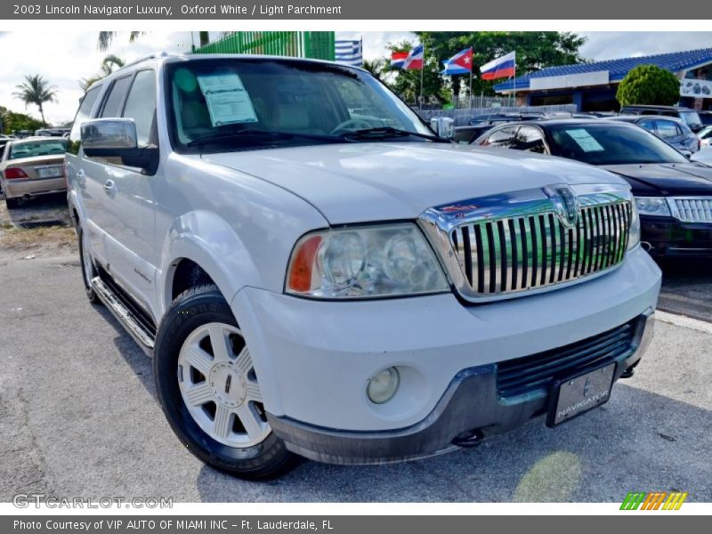 Oxford White / Light Parchment 2003 Lincoln Navigator Luxury