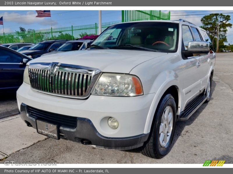 Oxford White / Light Parchment 2003 Lincoln Navigator Luxury