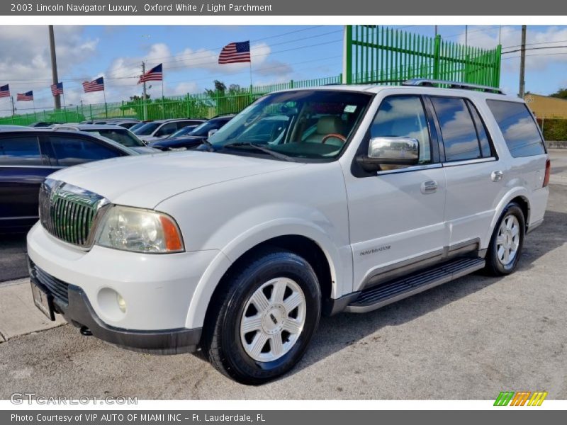 Oxford White / Light Parchment 2003 Lincoln Navigator Luxury