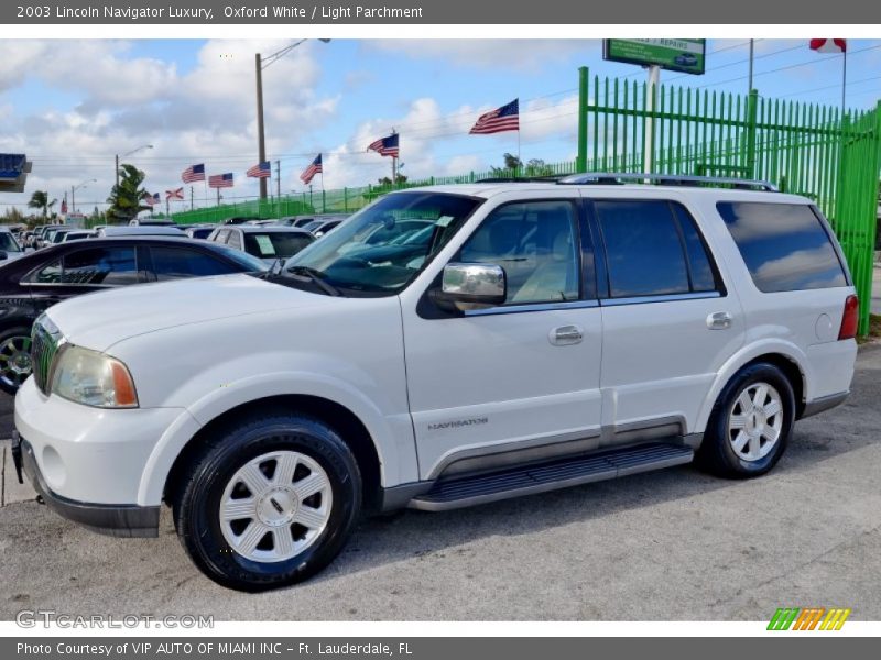 Oxford White / Light Parchment 2003 Lincoln Navigator Luxury