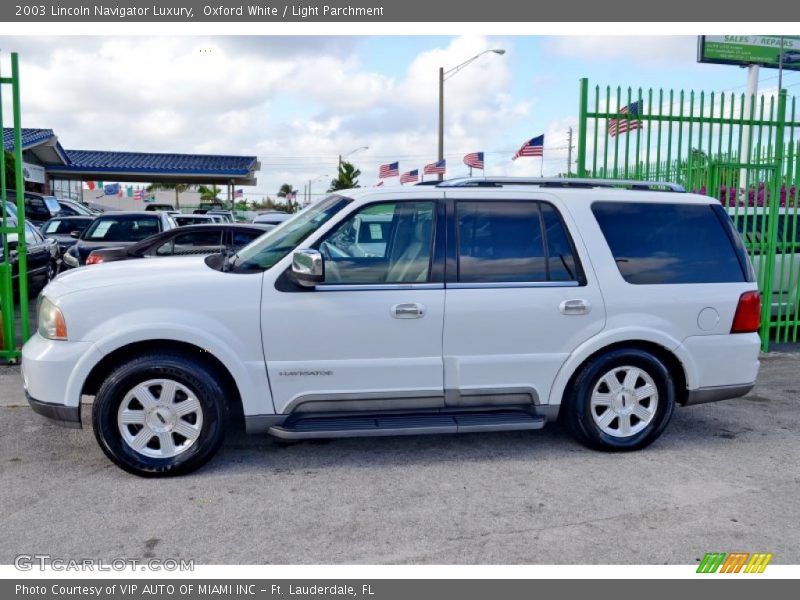 Oxford White / Light Parchment 2003 Lincoln Navigator Luxury