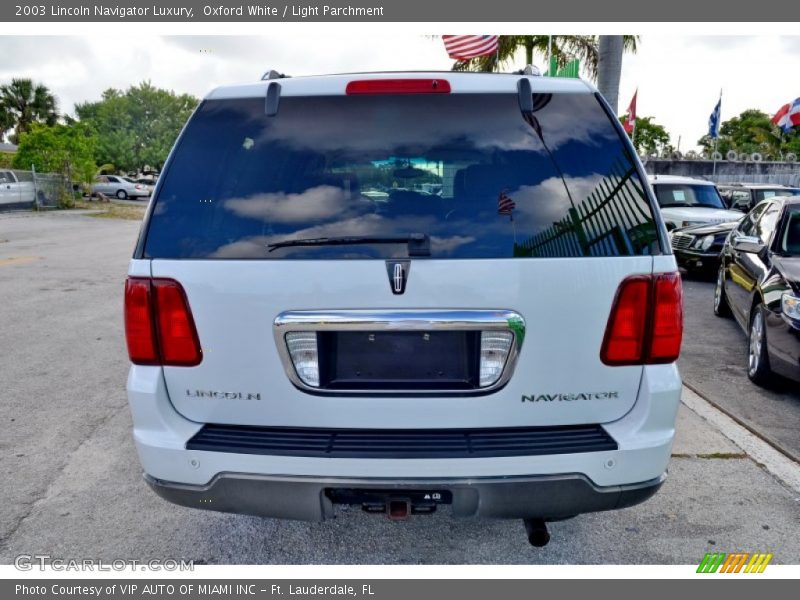 Oxford White / Light Parchment 2003 Lincoln Navigator Luxury