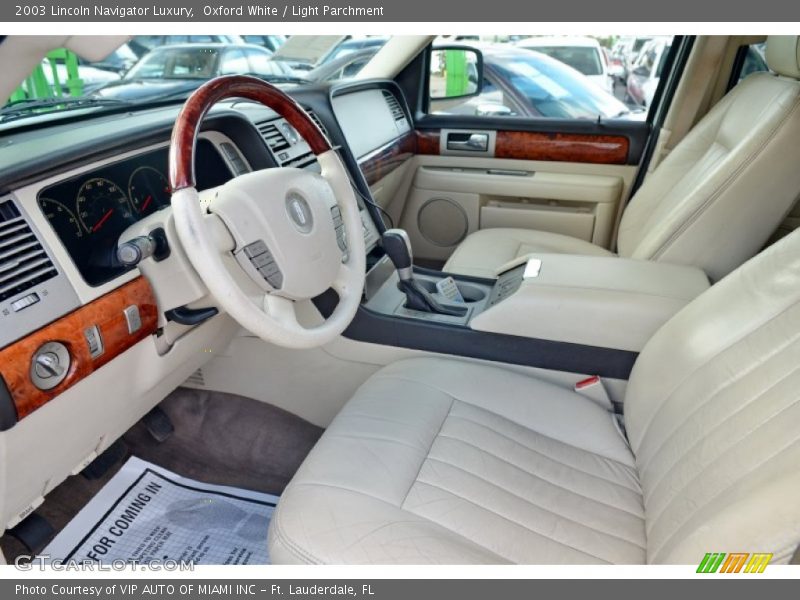 Oxford White / Light Parchment 2003 Lincoln Navigator Luxury