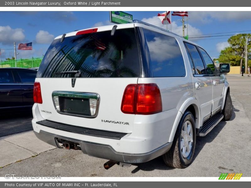 Oxford White / Light Parchment 2003 Lincoln Navigator Luxury