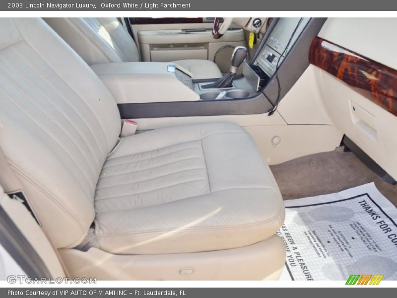 Oxford White / Light Parchment 2003 Lincoln Navigator Luxury