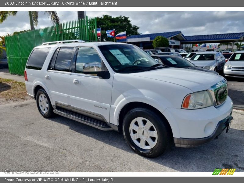 Oxford White / Light Parchment 2003 Lincoln Navigator Luxury