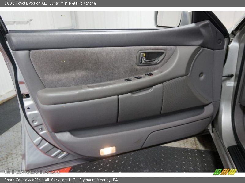 Lunar Mist Metallic / Stone 2001 Toyota Avalon XL
