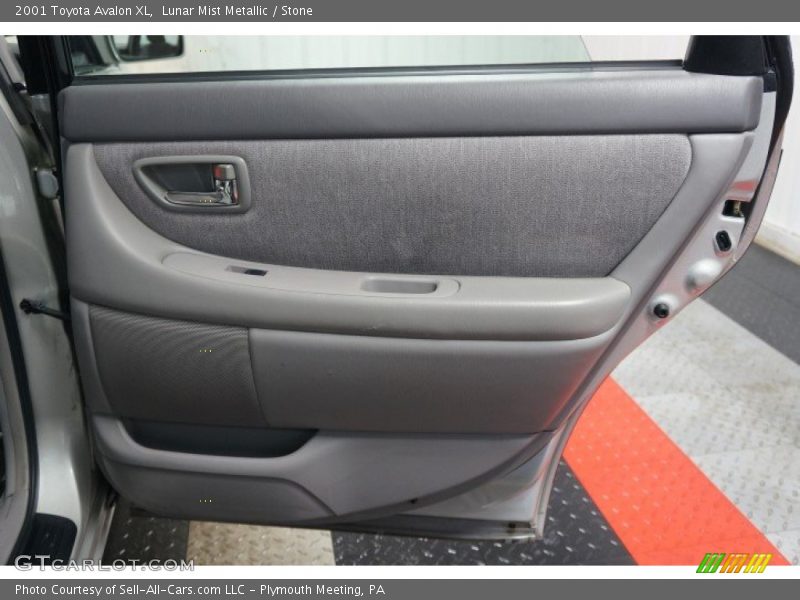 Lunar Mist Metallic / Stone 2001 Toyota Avalon XL