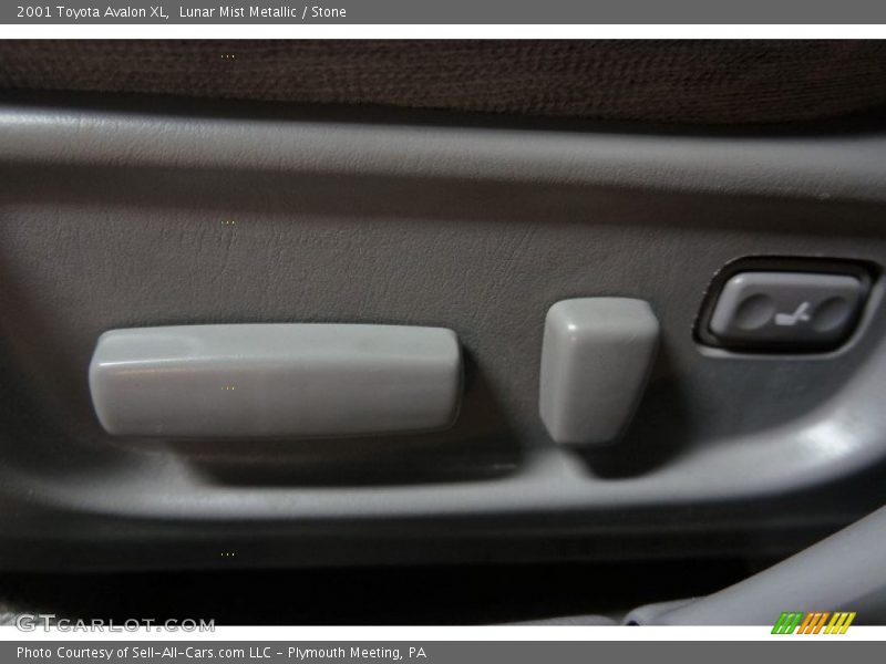 Lunar Mist Metallic / Stone 2001 Toyota Avalon XL