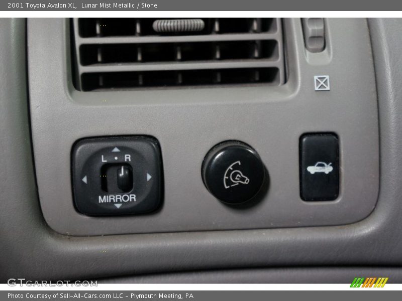 Lunar Mist Metallic / Stone 2001 Toyota Avalon XL