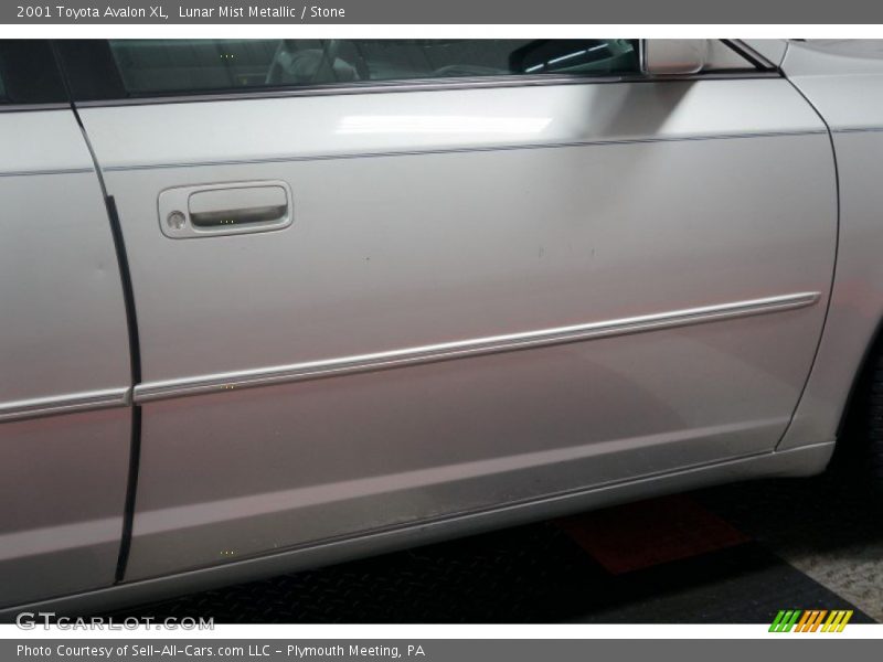 Lunar Mist Metallic / Stone 2001 Toyota Avalon XL