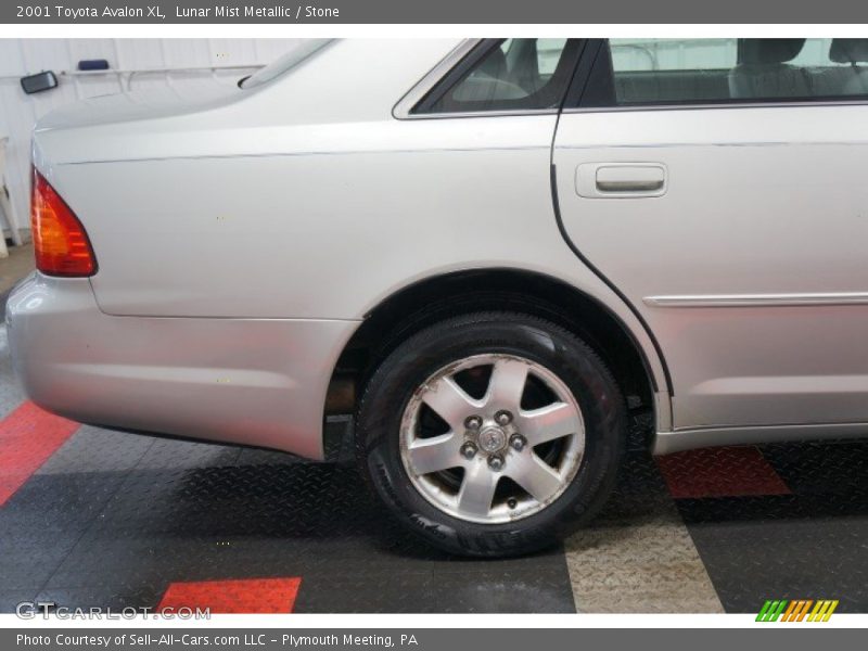 Lunar Mist Metallic / Stone 2001 Toyota Avalon XL