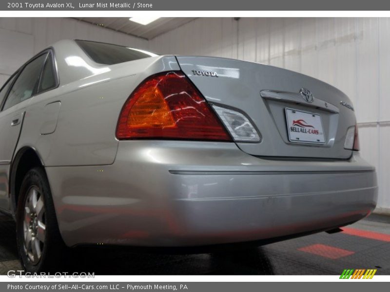 Lunar Mist Metallic / Stone 2001 Toyota Avalon XL