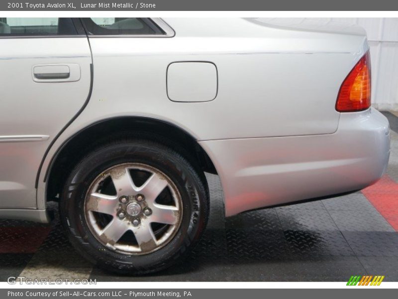 Lunar Mist Metallic / Stone 2001 Toyota Avalon XL