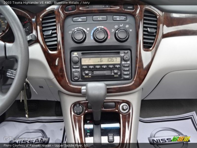 Bluestone Metallic / Ivory 2003 Toyota Highlander V6 4WD
