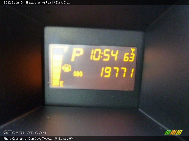 Blizzard White Pearl / Dark Gray 2012 Scion iQ