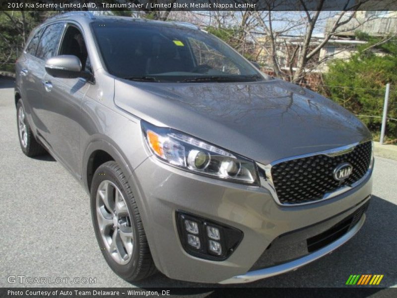 Front 3/4 View of 2016 Sorento Limited AWD