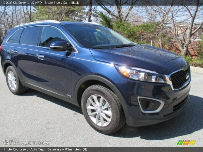Front 3/4 View of 2016 Sorento LX AWD