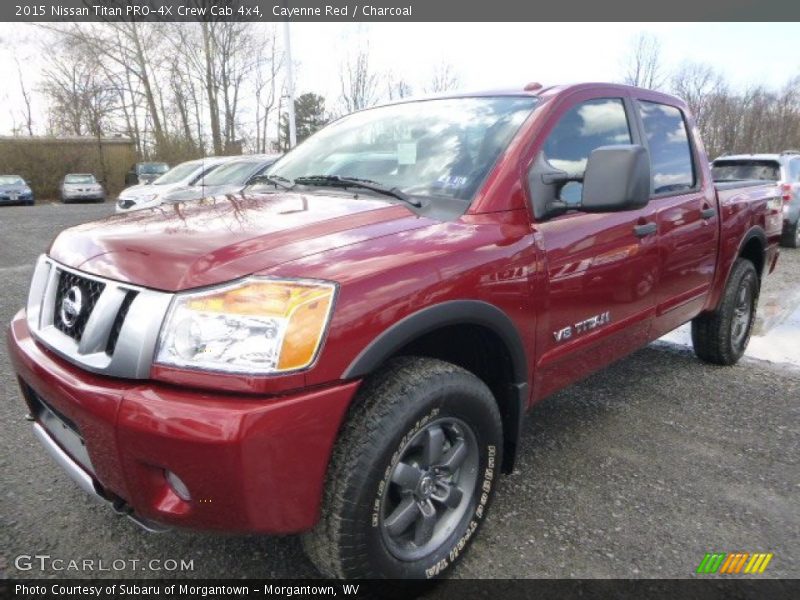 Front 3/4 View of 2015 Titan PRO-4X Crew Cab 4x4