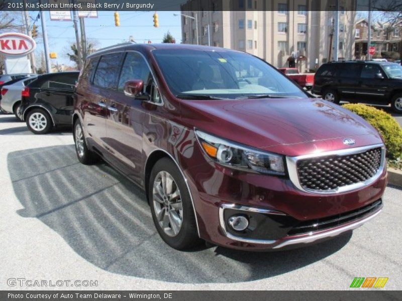 Front 3/4 View of 2015 Sedona Limited