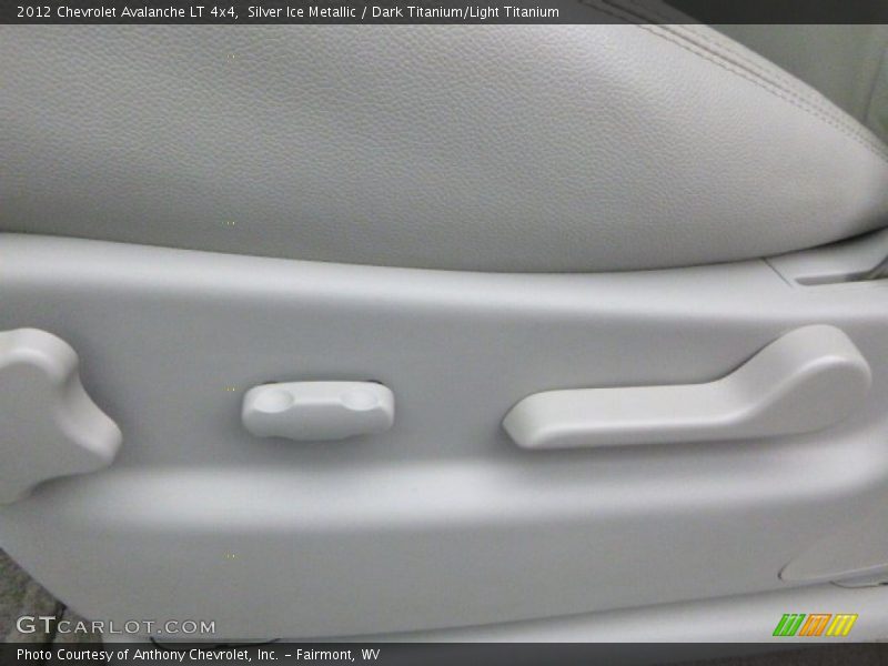 Silver Ice Metallic / Dark Titanium/Light Titanium 2012 Chevrolet Avalanche LT 4x4